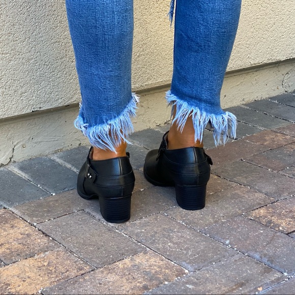 Black Modern Chic Kitten Block Heel Ankle Booties - Picture 6 of 10